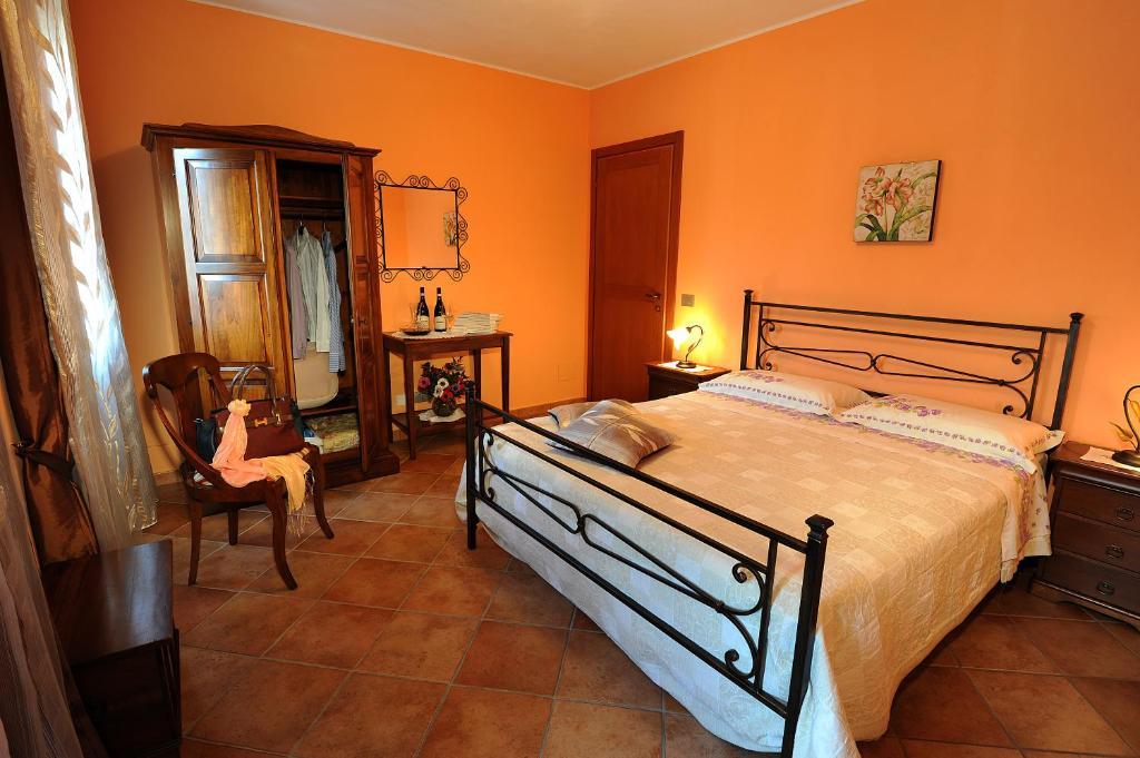 Agriturismo Bianconiglio Монфорте-д'Альба Номер фото